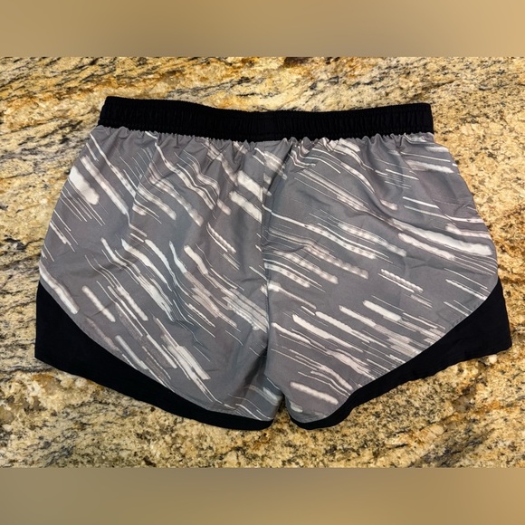 South Carolina Gamecocks Girls Shorts XL Under Armour Fast Lane Loose Heatgear - Picture 2 of 6